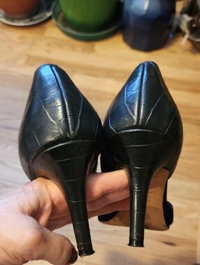 Cole Haan Black Croc-Embossed Pointed Toe 3.5" Heels Size 9.5 B Corporate Office